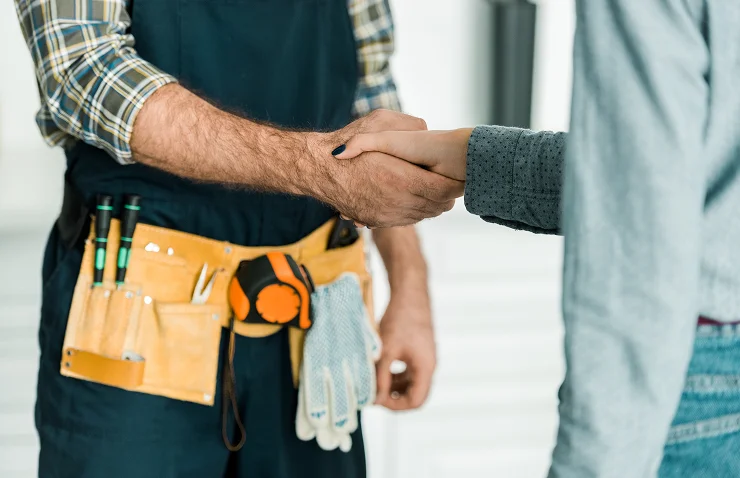 GettyImages-2165588507 Handshake between worker and customer.